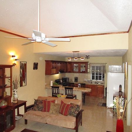 The Residence Portmore Apartments Екстер'єр фото