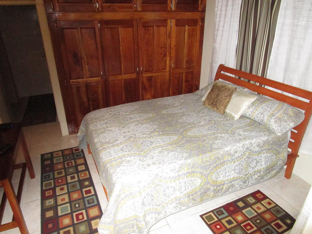The Residence Portmore Apartments Екстер'єр фото