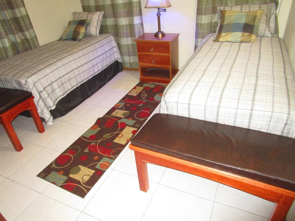 The Residence Portmore Apartments Екстер'єр фото