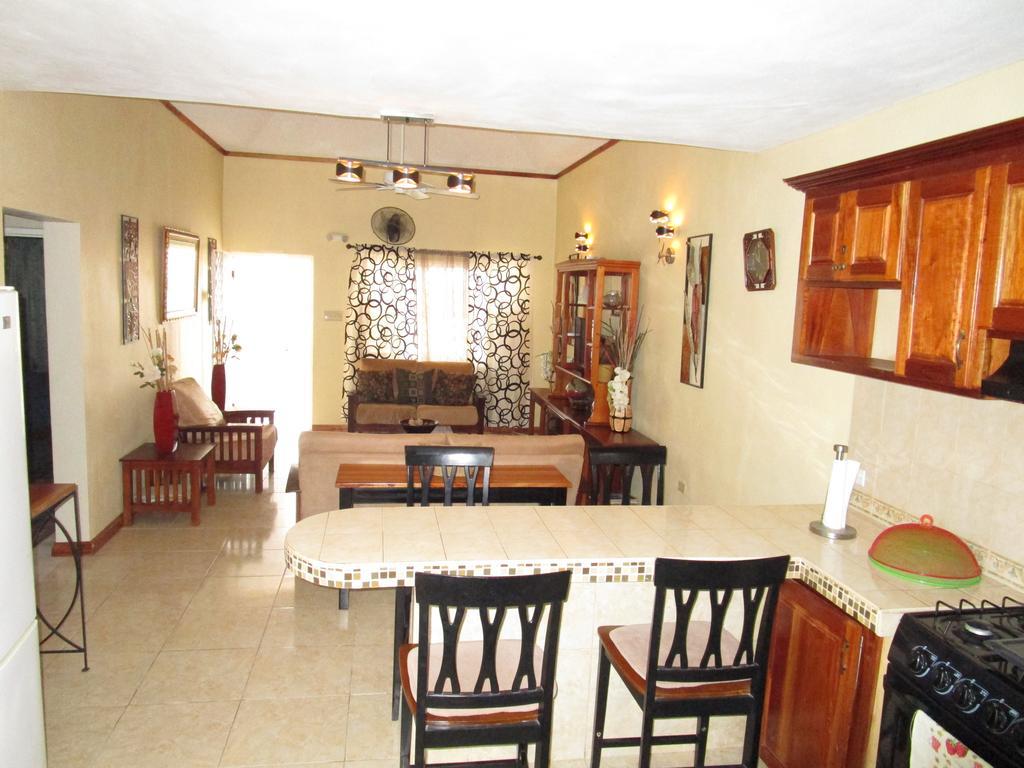 The Residence Portmore Apartments Екстер'єр фото