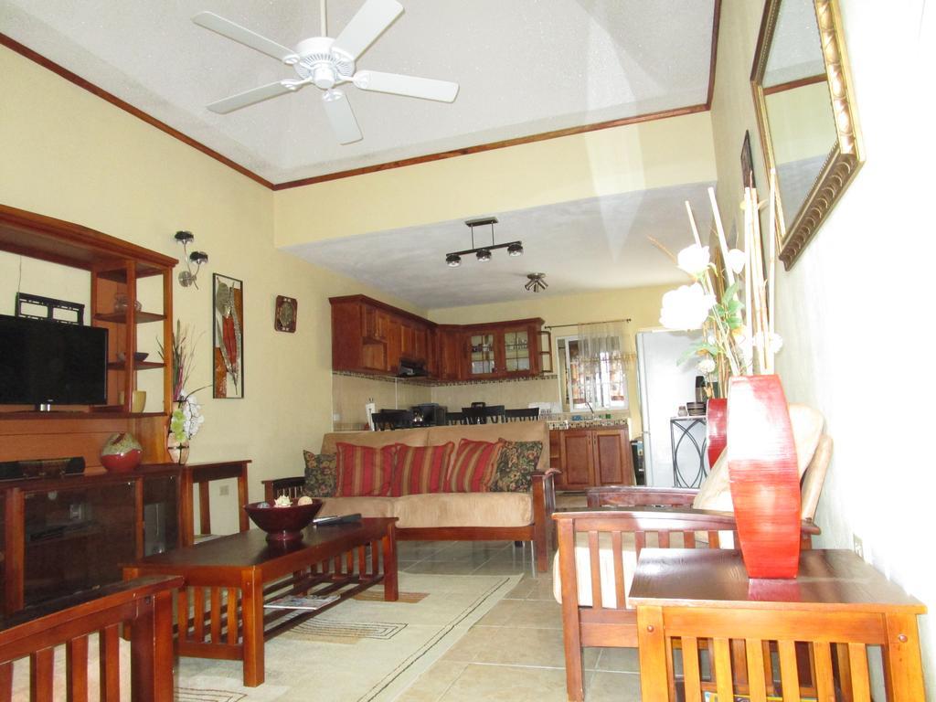 The Residence Portmore Apartments Екстер'єр фото