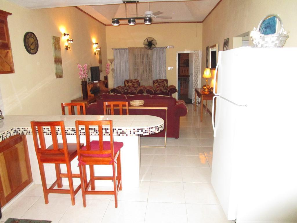 The Residence Portmore Apartments Екстер'єр фото