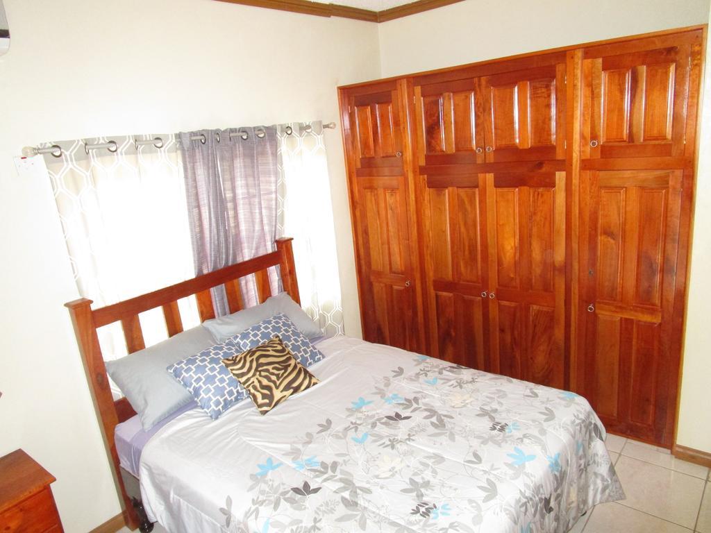 The Residence Portmore Apartments Екстер'єр фото