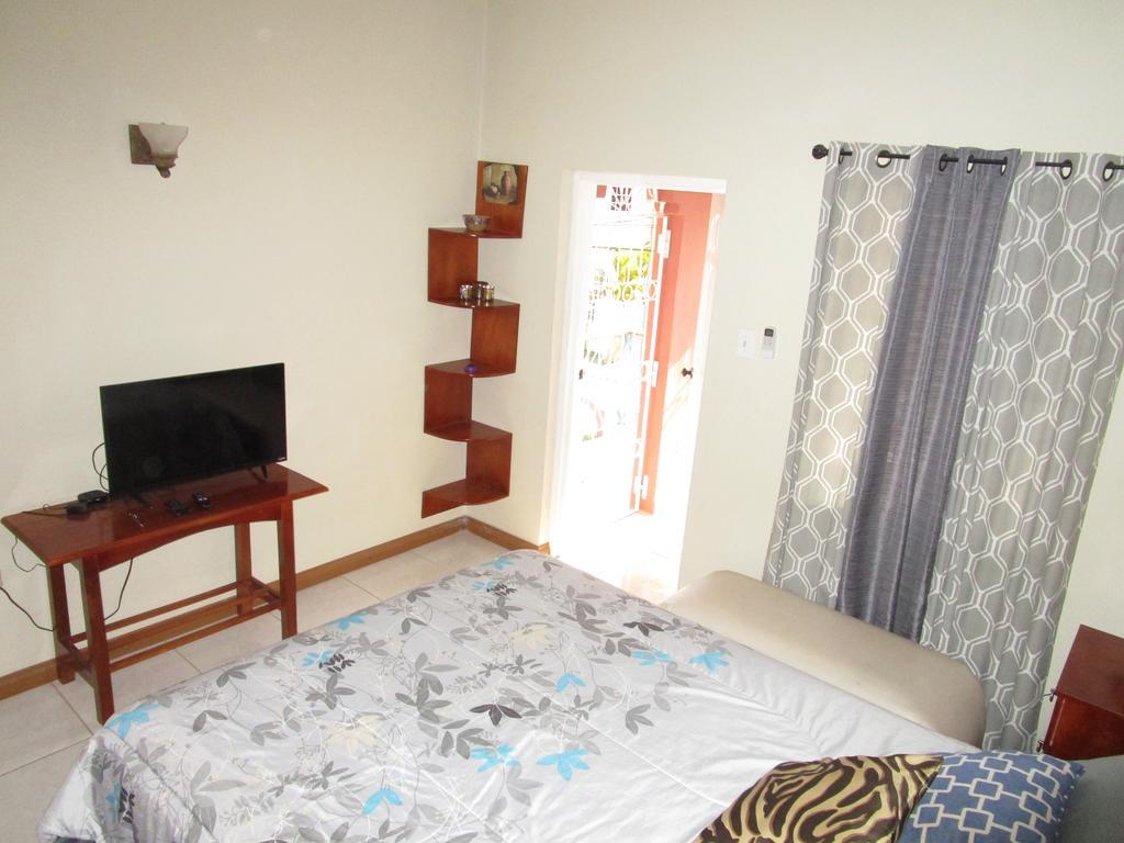 The Residence Portmore Apartments Екстер'єр фото