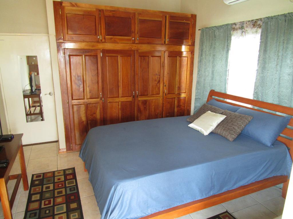 The Residence Portmore Apartments Екстер'єр фото
