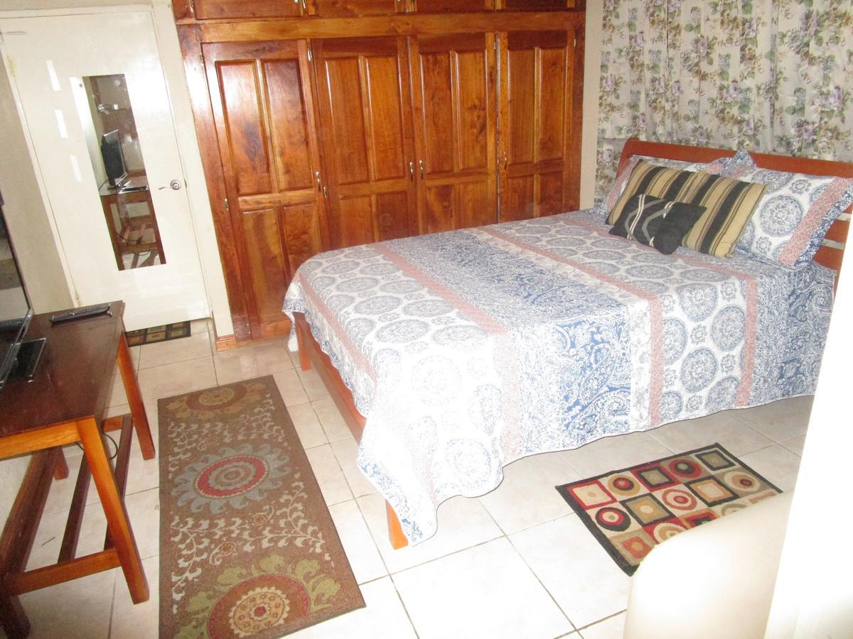 The Residence Portmore Apartments Екстер'єр фото