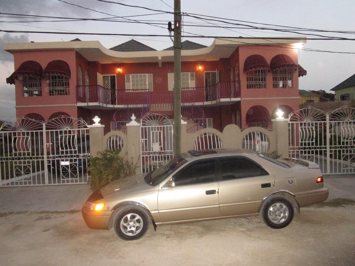 The Residence Portmore Apartments Екстер'єр фото