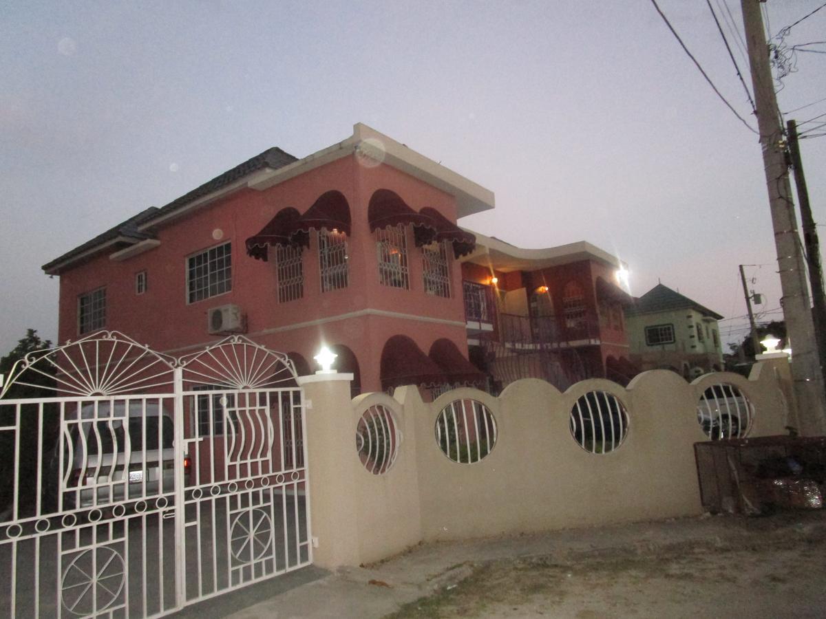 The Residence Portmore Apartments Екстер'єр фото