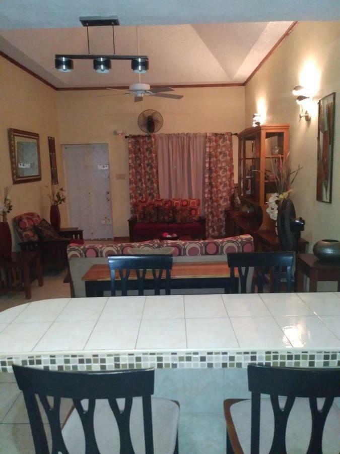 The Residence Portmore Apartments Екстер'єр фото